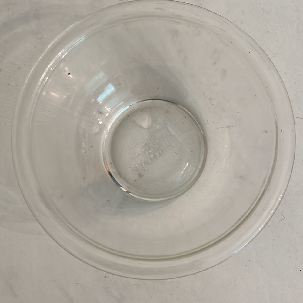 Vintage Clear Glass Pyrex 1 Quart Round Mixing Bowl #322 - Picture 3 of 6